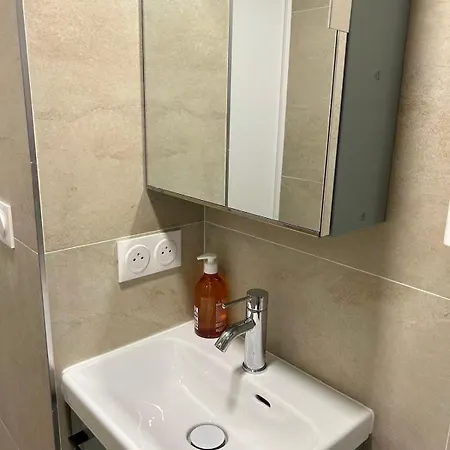 Modern Near Pantheon Apartman